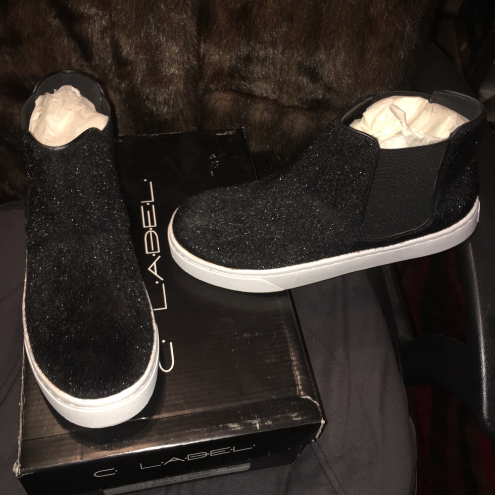 Pull-on sneaker